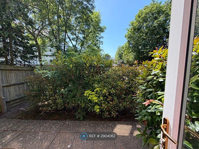 2 Bedroom Flat To Rent In Stamford Court, Pinner, HA5