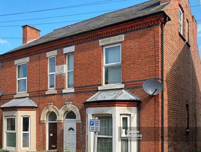 3 Bedroom Semi-Detached House To Rent In Beeston, Nottingham, NG9