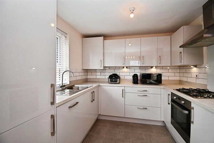 3 Bedroom Semi-detached House For Sale In Owen Close, Cottingham, HU16