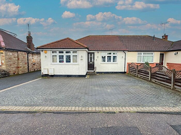 4 Bedroom Semi Detached Bungalow For Sale In Penrose Avenue, Watford, WD19