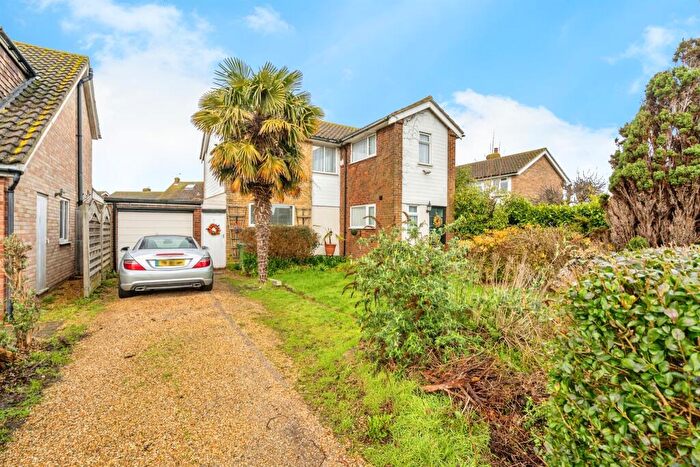 3 Bedroom Detached House For Sale In Oxford Drive, Bognor Regis, PO21