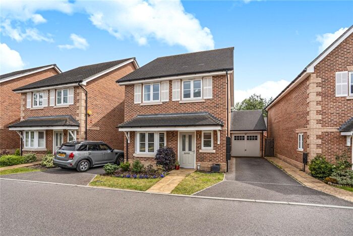3 Bedroom Detached House For Sale In West End, Woking, Surrey, GU24
