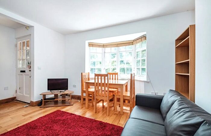 1 Bedroom Maisonette To Rent In Neale Close, East Finchley, London, N2
