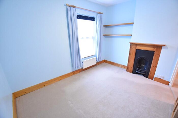 3 Bedroom End Of Terrace House For Sale In Old Bedford Road, Luton, Bedfordshire, LU2