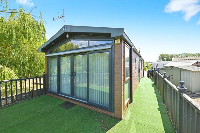 2 Bedroom Mobile Home For Sale In Goose Lakes, Billing Aquadrome, Northampton, Northamptonshire, NN3
