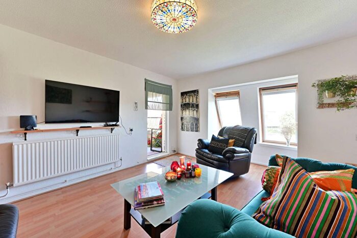 1 Bedroom Flat To Rent In Woburn Close, Wimbledon, London, SW19