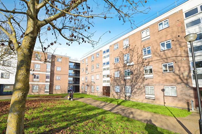 1 Bedroom Flat For Sale In Avelon Road, Rainham, RM13