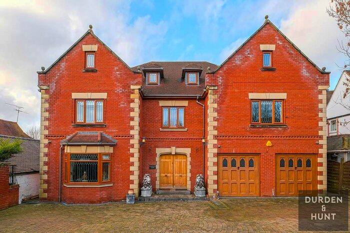 7 Bedroom Detached House To Rent In Spareleaze Hill, Loughton IG10