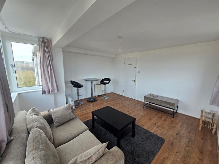 Studio To Rent In Kersal Way, Salford, M7