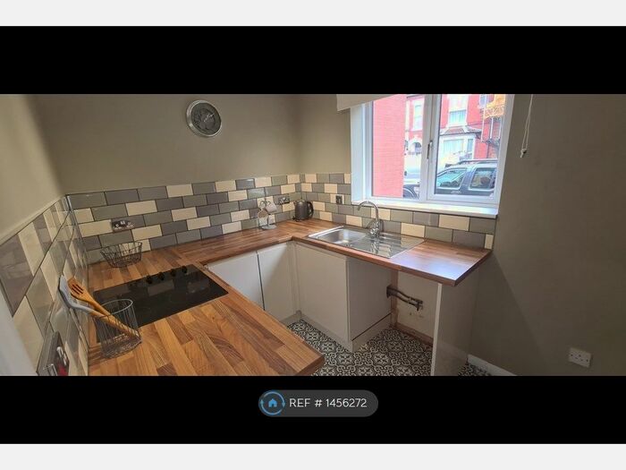 2 Bedroom Flat To Rent In Strode Road, Wellingborough, NN8