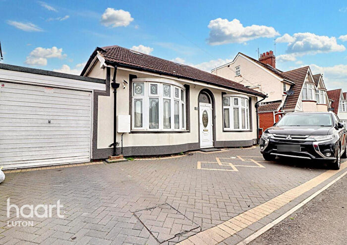6 Bedroom Bungalow For Sale In Arundel Road, Luton, LU4