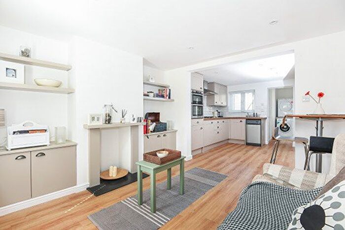 2 Bedroom Cottage To Rent In Godstow Road, Oxford, OX2