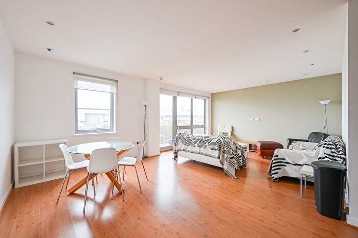 2 Bedroom Flat To Rent In Wick Lane, London, E3