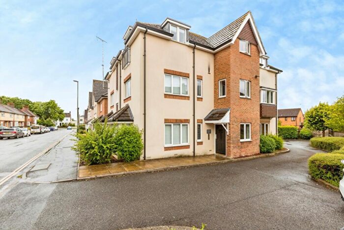 2 Bedroom Flat For Sale In Elm Grove, Horsham, West Sussex, RH13