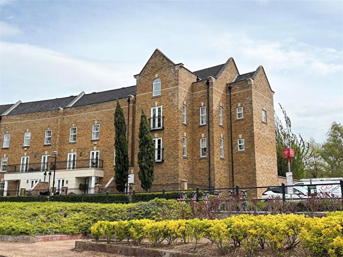 3 Bedroom Flat To Rent In Caldecotte Lake, Milton Keynes, MK7
