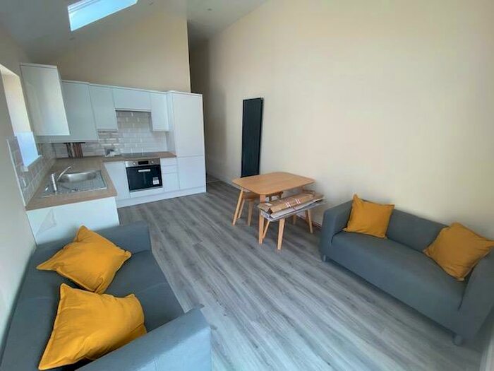 2 Bedroom Apartment To Rent In Whitchurch Road, Cardiff, CF14