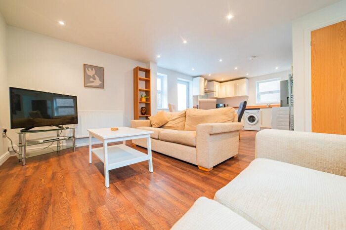 3 Bedroom Flat To Rent In Talygarn Street, Heath, CF14