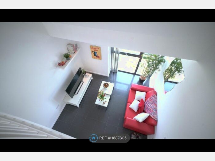 1 Bedroom Flat To Rent In Richmond Square, Cardiff, CF24