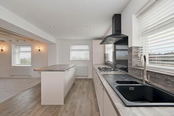 4 Bedroom Semi-Detached House For Sale In Ford Road, Marsh Lane, Sheffield, S21