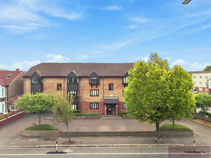 1 Bedroom Apartment For Sale In Hertford Road, Enfield, EN3