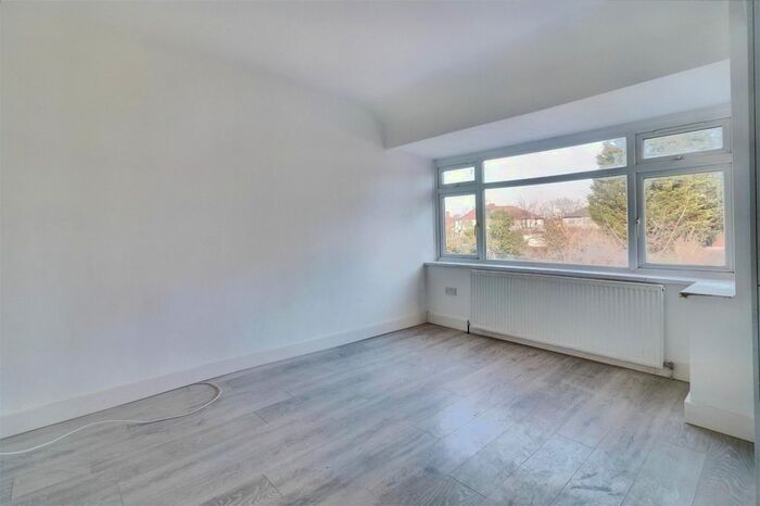 2 Bedroom Flat To Rent In Morley Crescent East, Stanmore, HA7