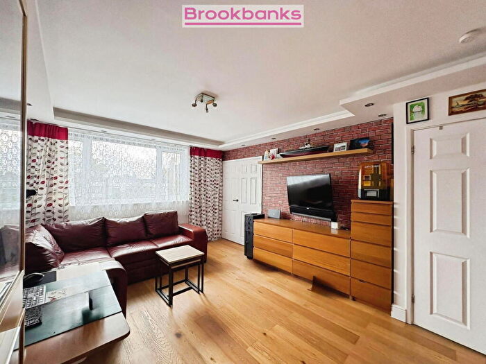 2 Bedroom Maisonette For Sale In Goldsel Road, Swanley, Kent, BR8