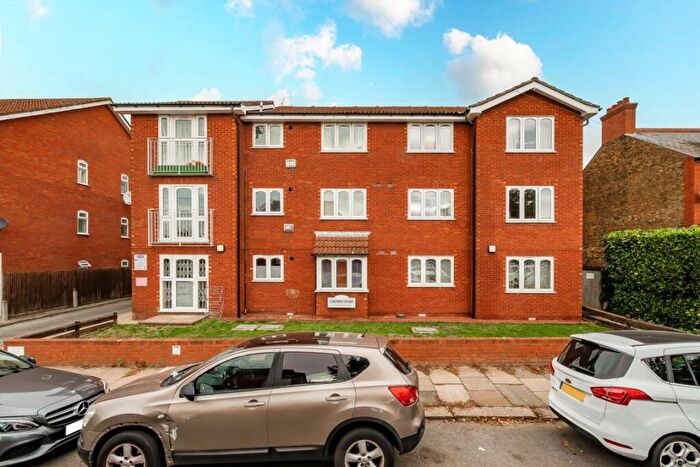 2 Bedroom Flat To Rent In Buckingham Road, Harrow, HA1
