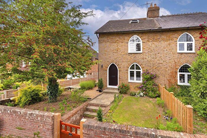 4 Bedroom Semi-Detached House For Sale In West Street, Hunton, ME15