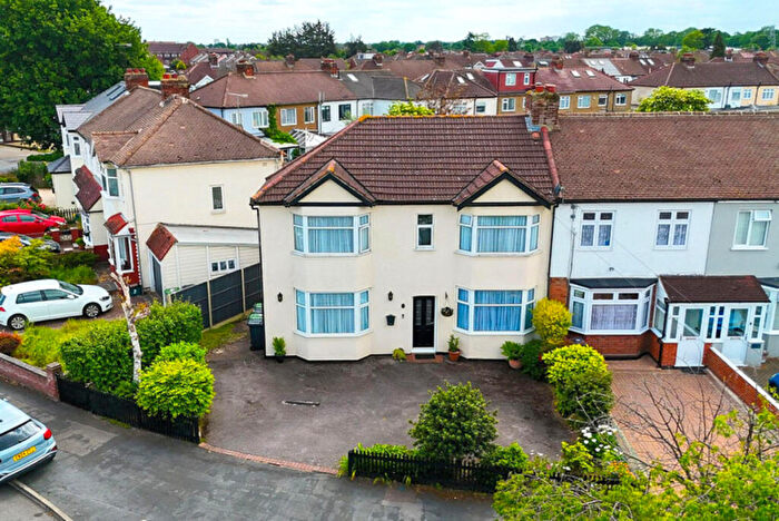 4 Bedroom End Of Terrace House For Sale In Lodge Crescent, Waltham Cross, EN8