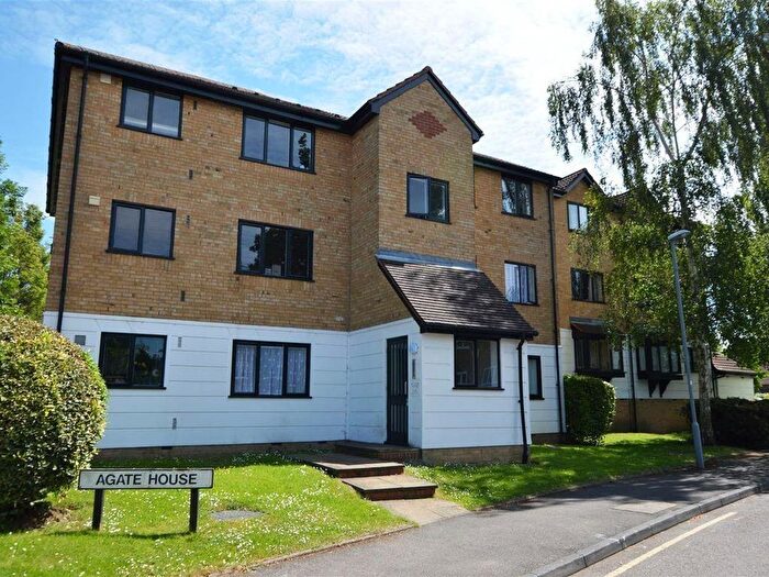 1 Bedroom Flat To Rent In Percy Gardens, Agate House, KT4