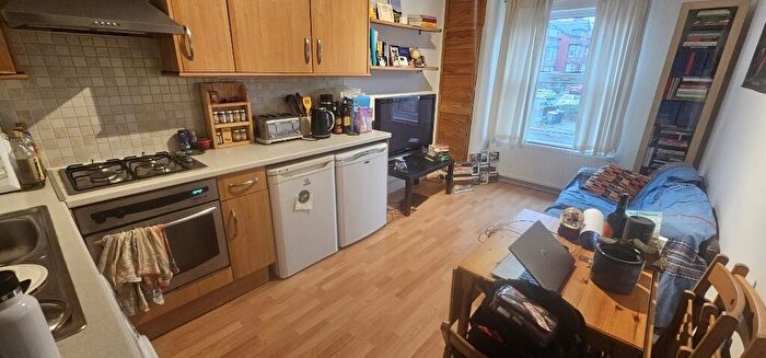 1 Bedroom Apartment To Rent In Kirkstall Lane, Leeds, West Yorkshire, LS6