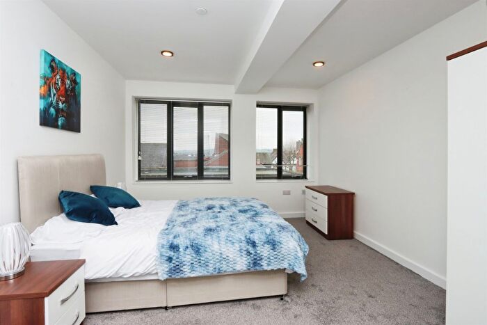 1 Bedroom Flat For Sale In Burlington Square, Chesterfield, S40