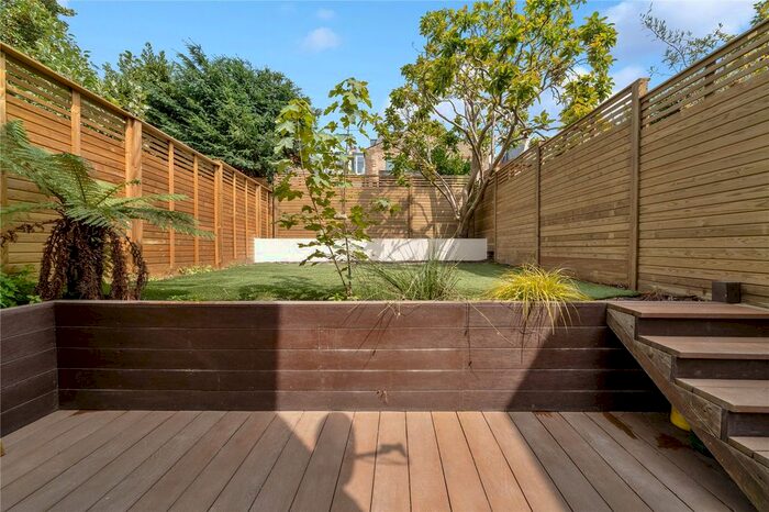 2 Bedroom Flat To Rent In Aslett Street, Wandsworth, SW18