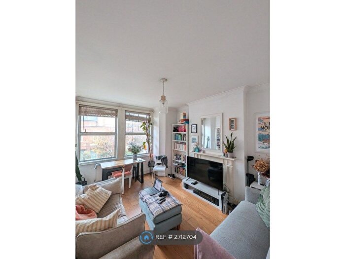 2 Bedroom Flat To Rent In Agincourt Road, London, NW3