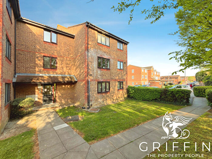 1 Bedroom Flat To Rent In Chestnut Road, Vange, Basildon, SS16