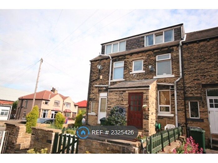 2 Bedroom Terraced House To Rent In Ashgrove, Bradford, BD10