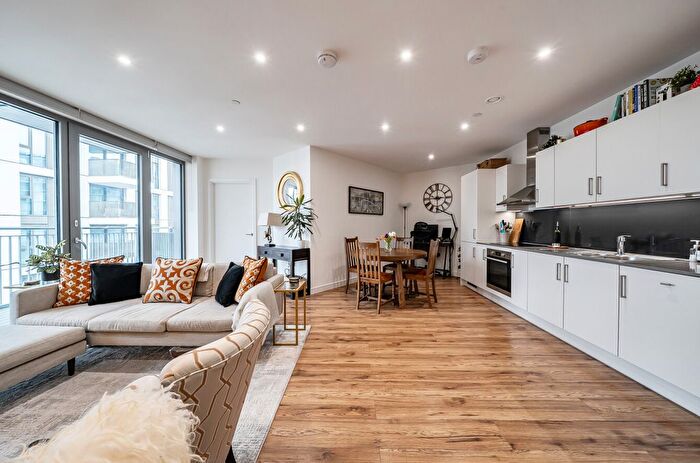 2 Bedroom Flat For Sale In Malvern House, Palmer Road, London, SW11