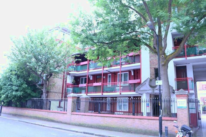 3 Bedroom Flat To Rent In West Lane, Bermondasy, London, SE16