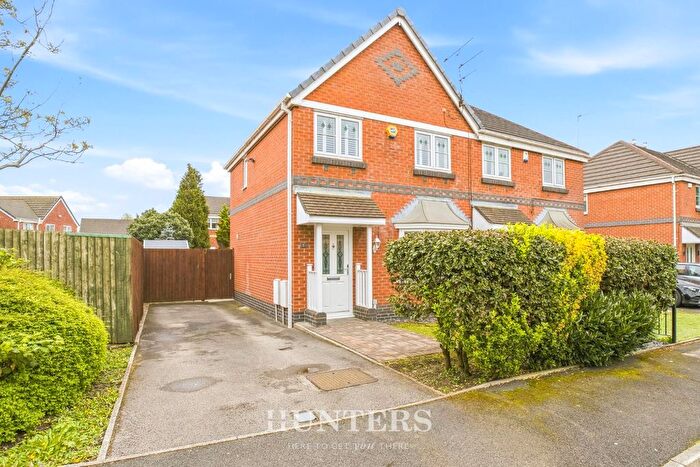 3 Bedroom Semi-detached House For Sale In Chendre Road, Manchester, M9