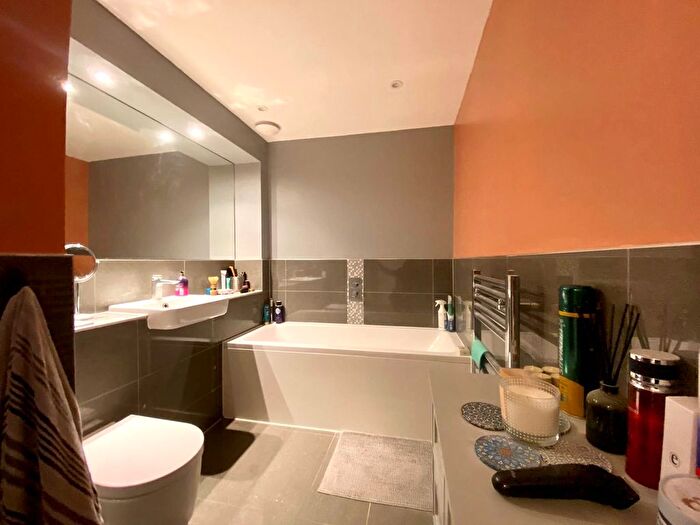 2 Bedroom Flat To Rent In Lees Close, Thaxted, Dunmow, CM6