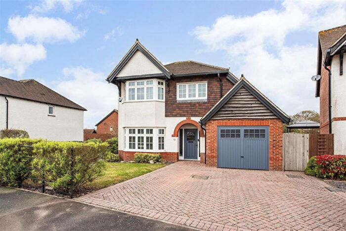 3 Bedroom Detached House For Sale In Newlands Avenue, Waterlooville, PO7