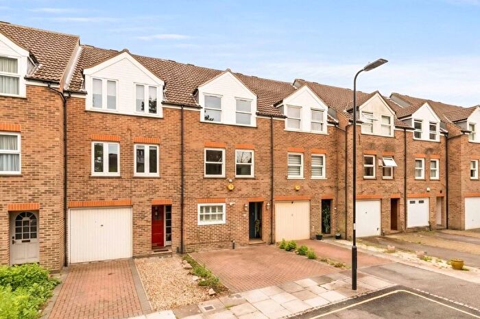 4 Bedroom Property For Sale In Hogarth Close, Ealing, W5