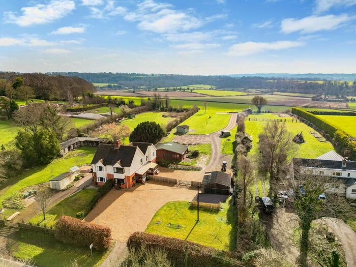 3 Bedroom Semi-Detached House For Sale In The Hangers, Bishops Waltham, SO32