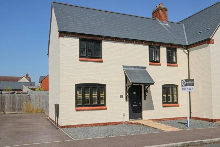 3 Bedroom Semi-Detached House For Sale In Hyperion Lane, Brackley, NN13