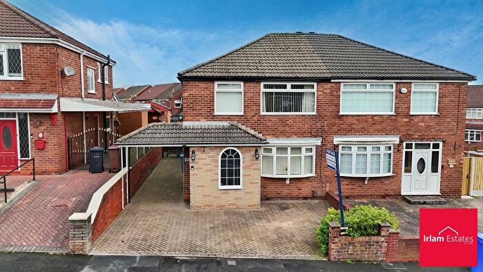 3 Bedroom Semi Detached House For Sale In Broadway, Irlam, M44