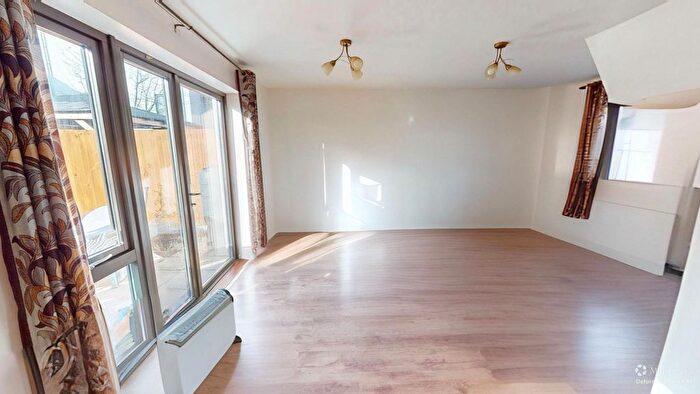 3 Bedroom Town House To Rent In Benning Drive, Dagenham, RM8