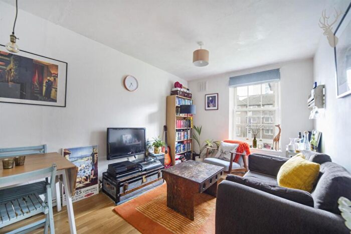 2 Bedroom Flat To Rent In Bromley High Street, Bow, E3