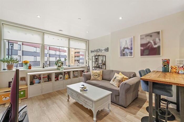 1 Bedroom Flat For Sale In Thatchers Court, New Southgate, N11