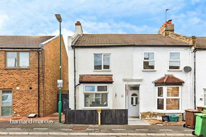 2 Bedroom End Terrace House For Sale In Sydney Road, Sutton, SM1