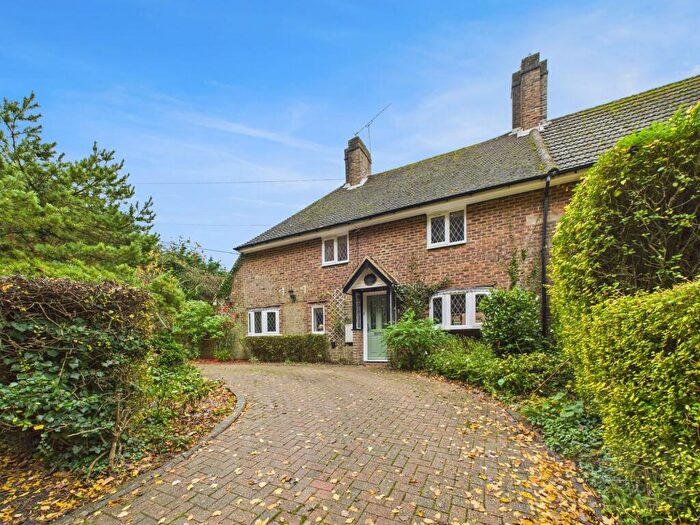 3 Bedroom Semi Detached House For Sale In Bonnetts Lane, Ifield, RH11